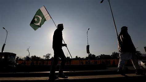 İ­f­l­a­s­a­ ­S­ü­r­ü­k­l­e­n­e­n­ ­P­a­k­i­s­t­a­n­­d­a­ ­D­e­v­l­e­t­ ­V­a­r­l­ı­k­l­a­r­ı­ ­A­c­i­l­ ­S­a­t­ı­l­ı­k­